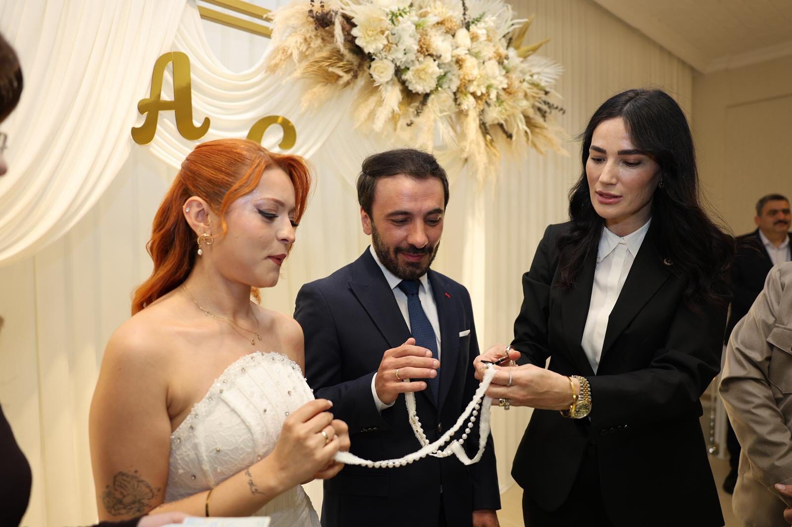 Sarıbaş, genç çiftin mutluluğuna ortak oldu