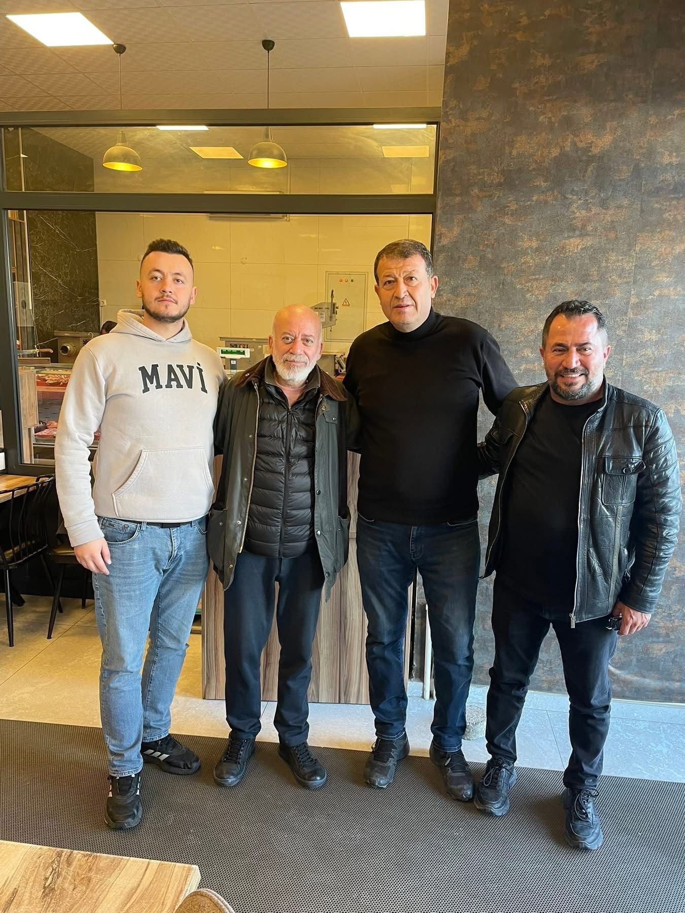 Ünlü oyuncu Aydın’da lezzet için durakladı