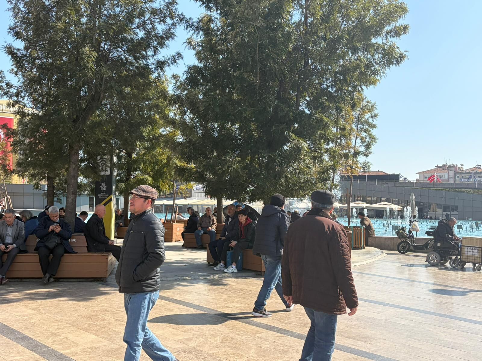 Aydın’a bahar geldi: Vatandaşlar güneşli havanın tadını çıkardı