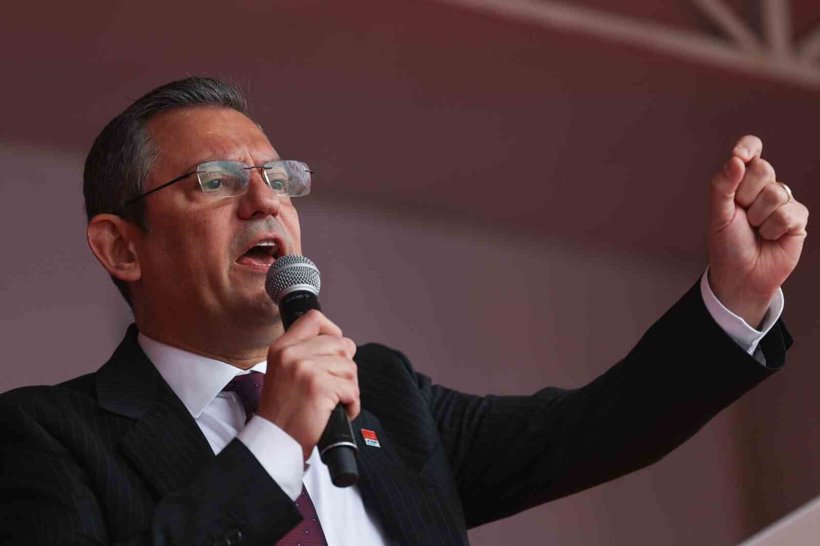 CHP’li Tezcan, Gürlek ve Özel polemiğine dahil oldu