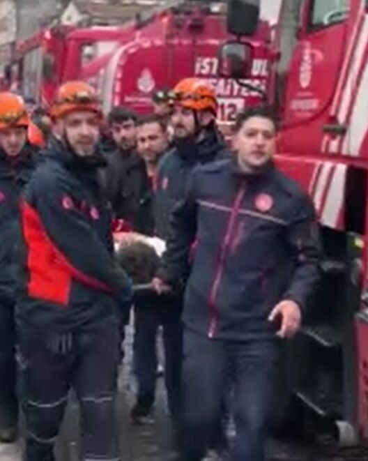 Mahallede 2 binanın çökmesi sonucu ekipler seferber oldu
