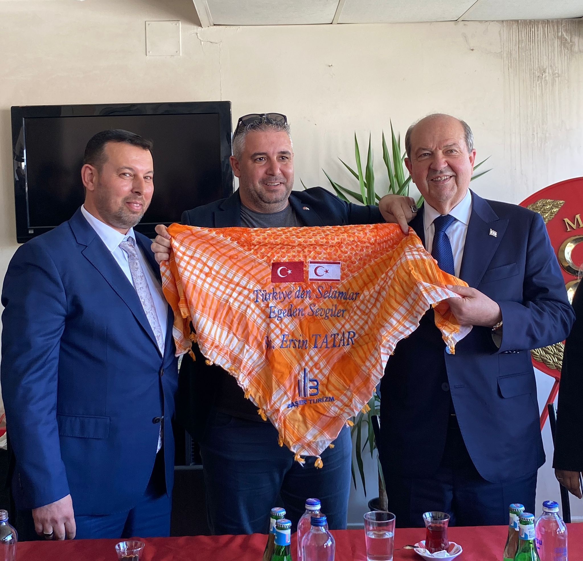 KKTC 5. Cumhurbaşkanı Tatar Söke’den seslendi! “Et ve tırnak geleceğe yürüyoruz”
