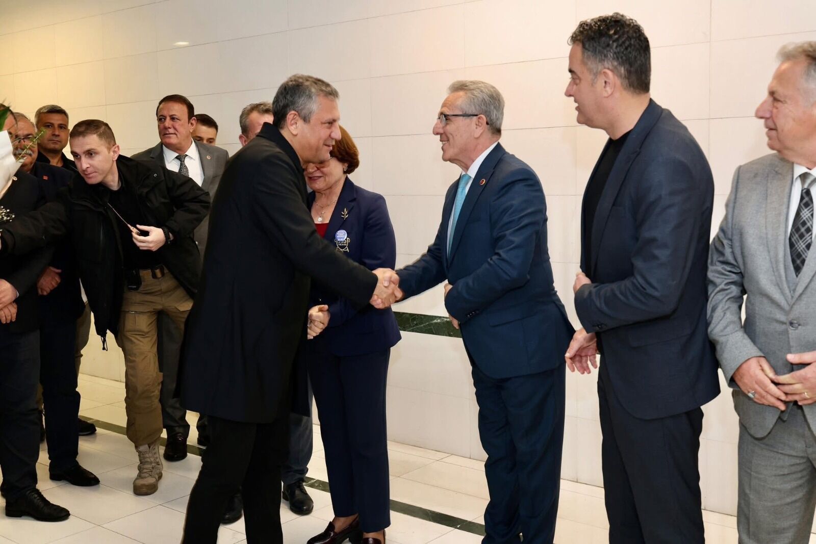 CHP Lideri Özel havalimanında coşkuyla karşılandı
