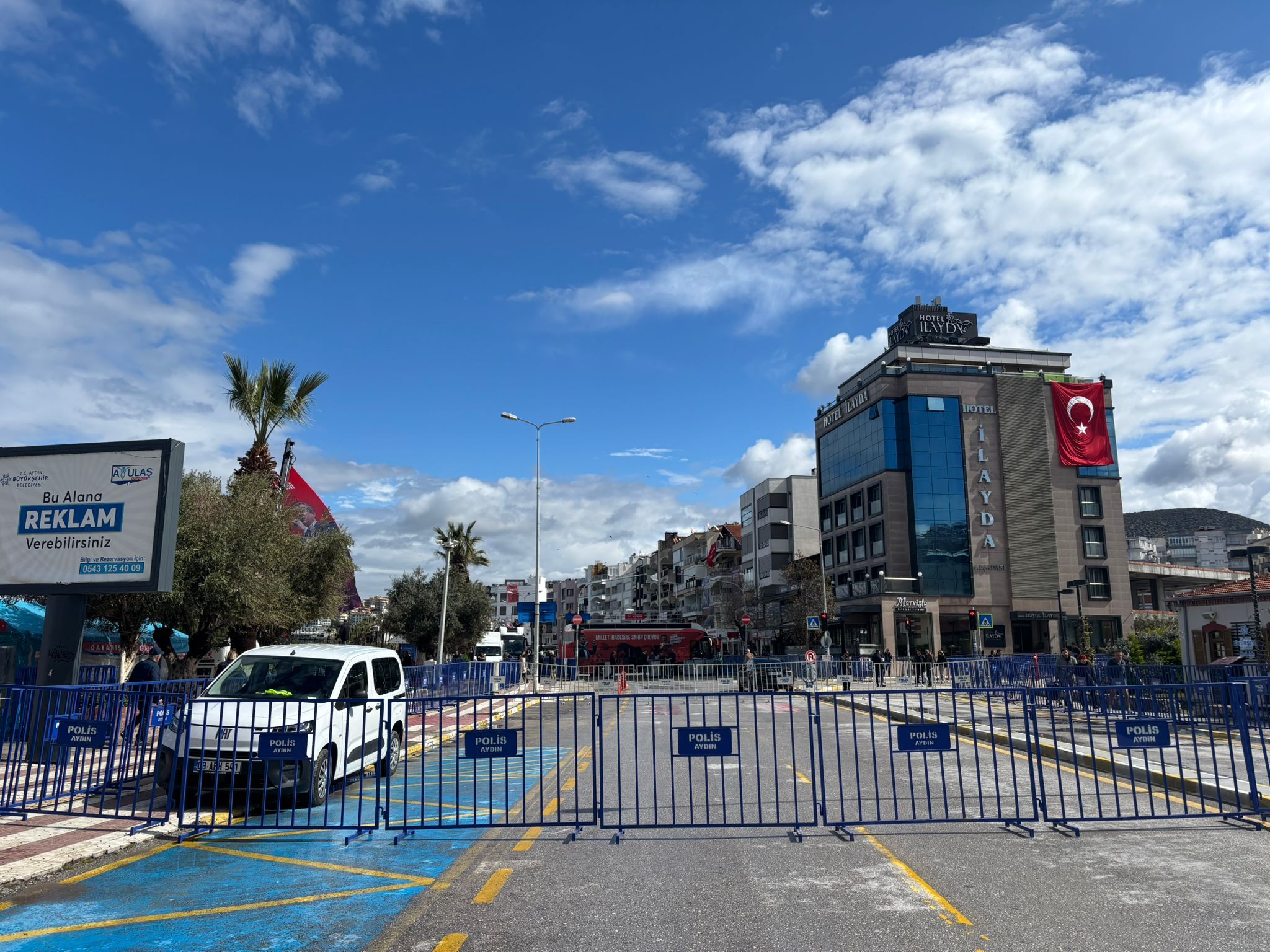 Kuşadası’nda miting öncesi hazırlıklar devam ediyor: Ekipler teyakkuzda