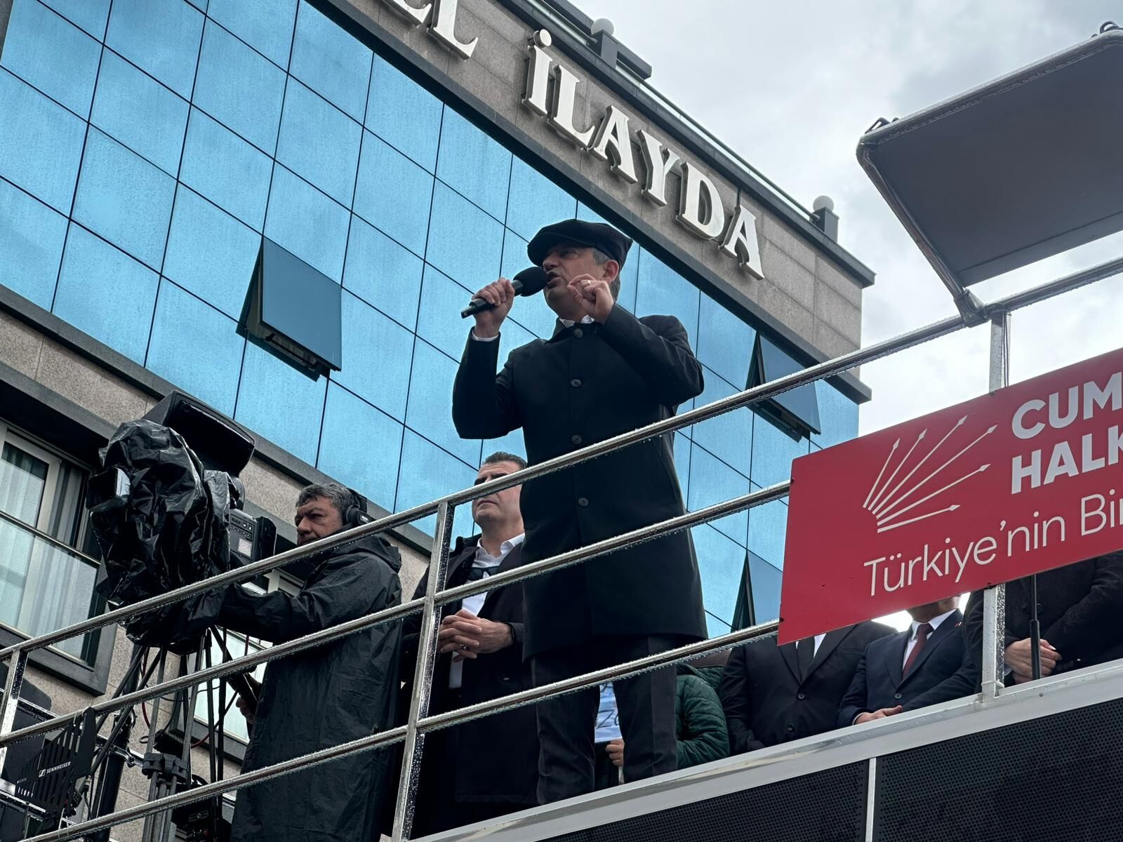 CHP Lideri Özel’den Kuşadası’nda ‘Er Musa’ resti! “Ne Ömer’i veririz ne Ekrem’i!”