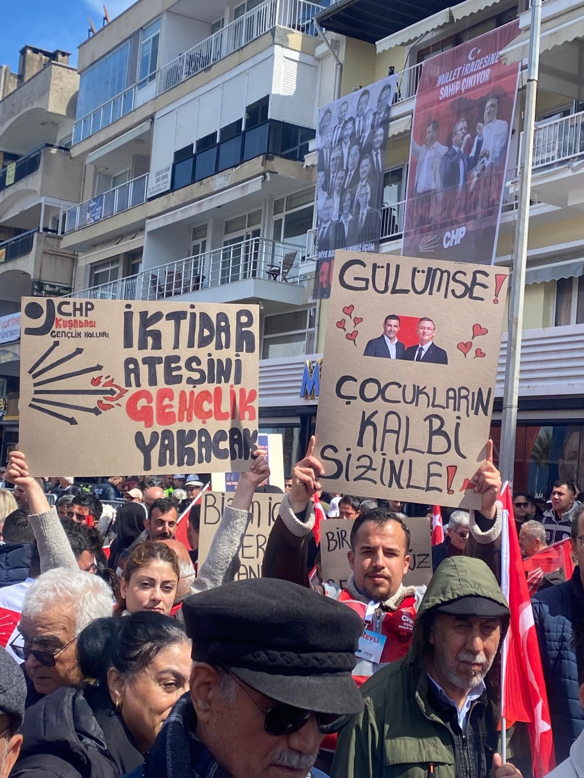 Kuşadası’nda Günel’e büyük destek: 50 bin kişi mitingde buluştu