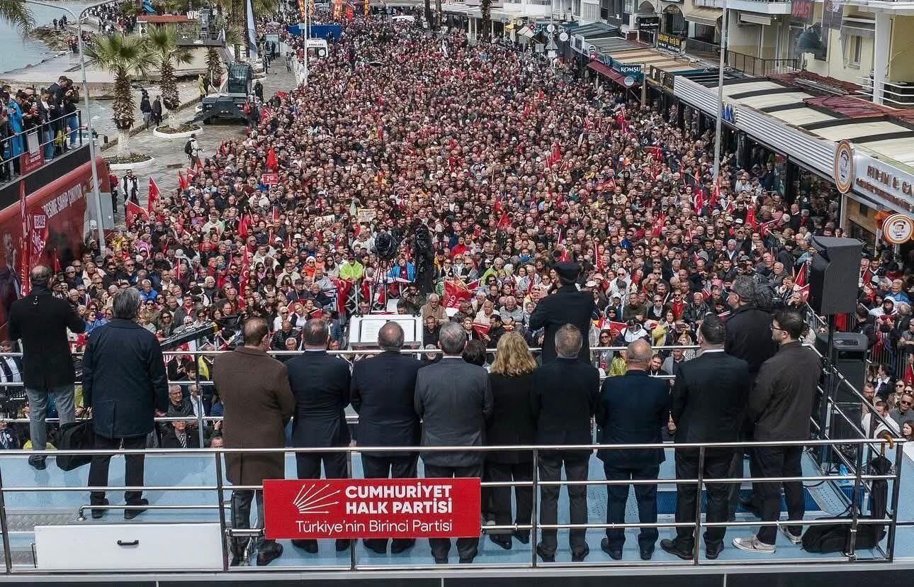CHP Kuşadası’nda güç gösterisi: Saatçı’dan birlik ve demokrasi vurgusu