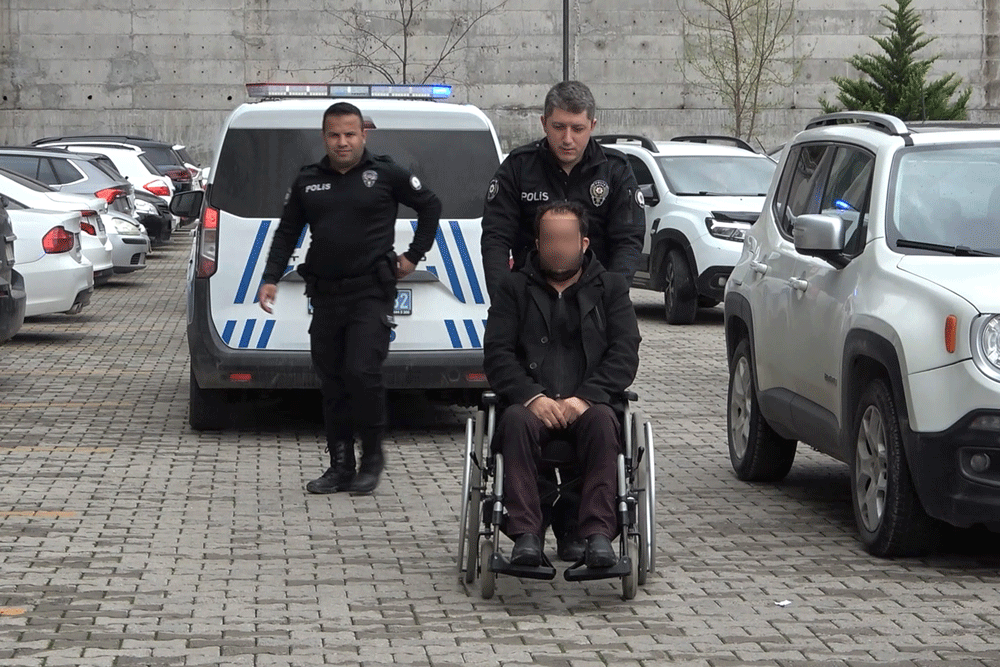 Ablalarıyla erkek arkadaşını bıçaklayan kardeşler gözaltına alındı