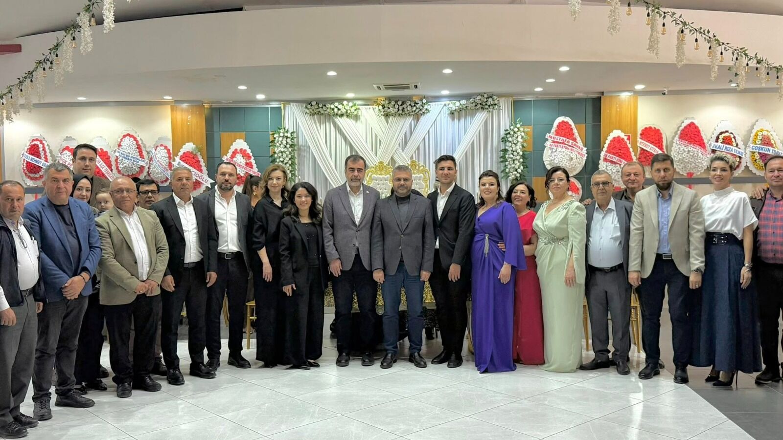 AK Parti Heyeti Genç Çiftin Nikah Sevincine Ortak Oldu