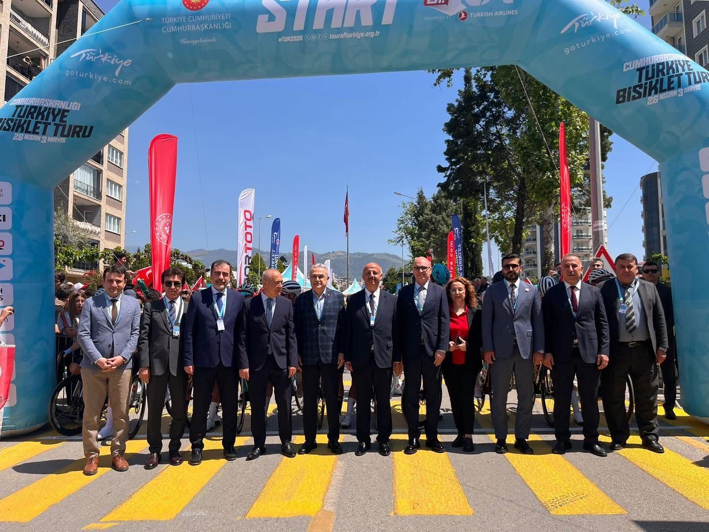 AK Partili Mustafa Savaş bisiklet turunu takip etti: "Spor, rekabet ve coşku buluştu”