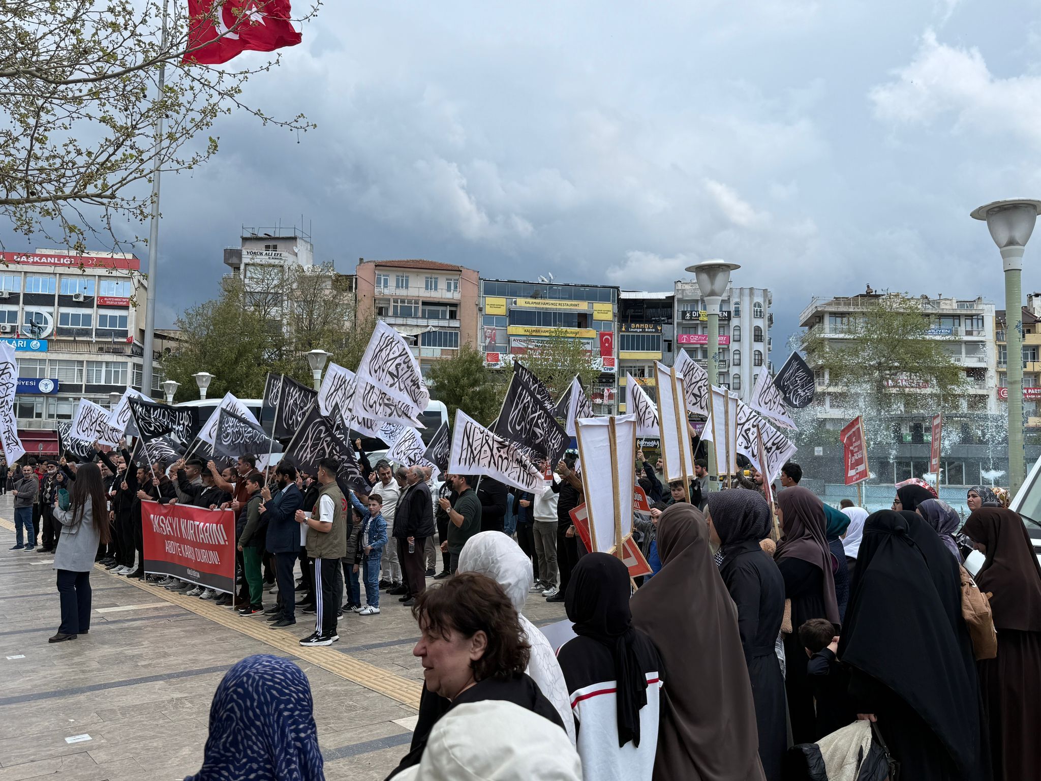 Aydın Atatürk Kent Meydanı’nda tekbir sesleri yükseldi