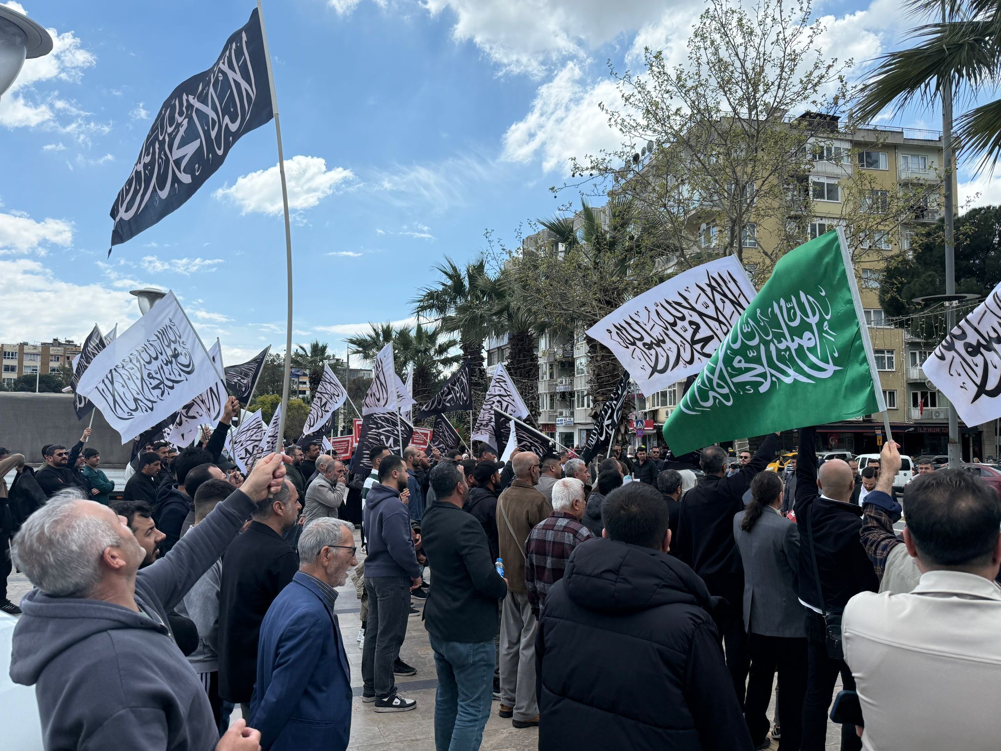 Aydın Atatürk Kent Meydanı’nda tekbir sesleri yükseldi
