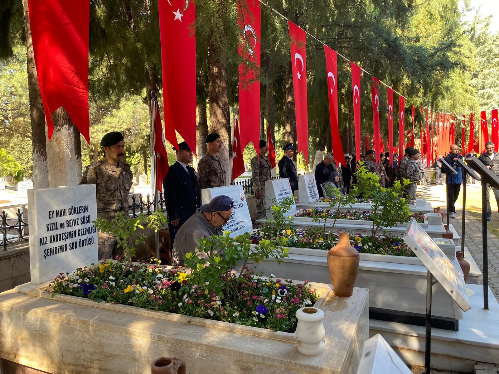 Aydın Emniyeti’nden anlamlı ziyaret: Şehitler dualarla anıldı