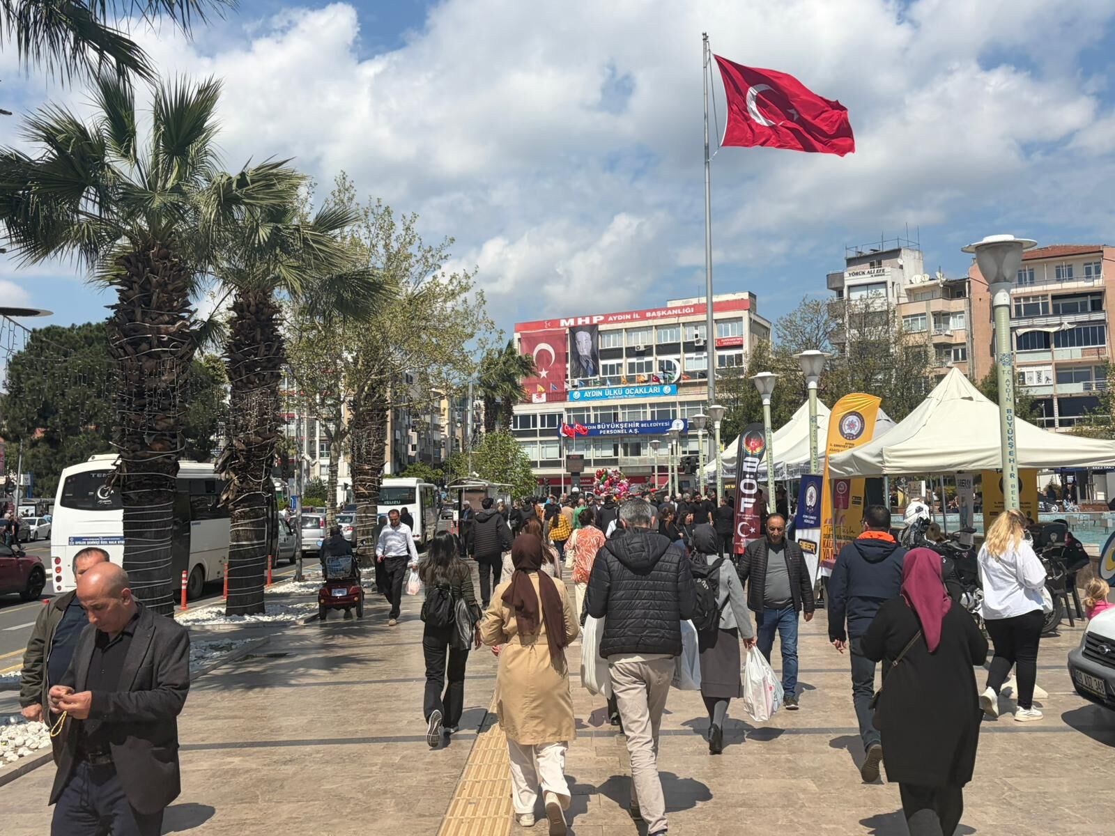 Aydın’a Yaz Sıcakları Geldi Vatandaşlar Sıcak Havanın Keyfini Çıkardı1