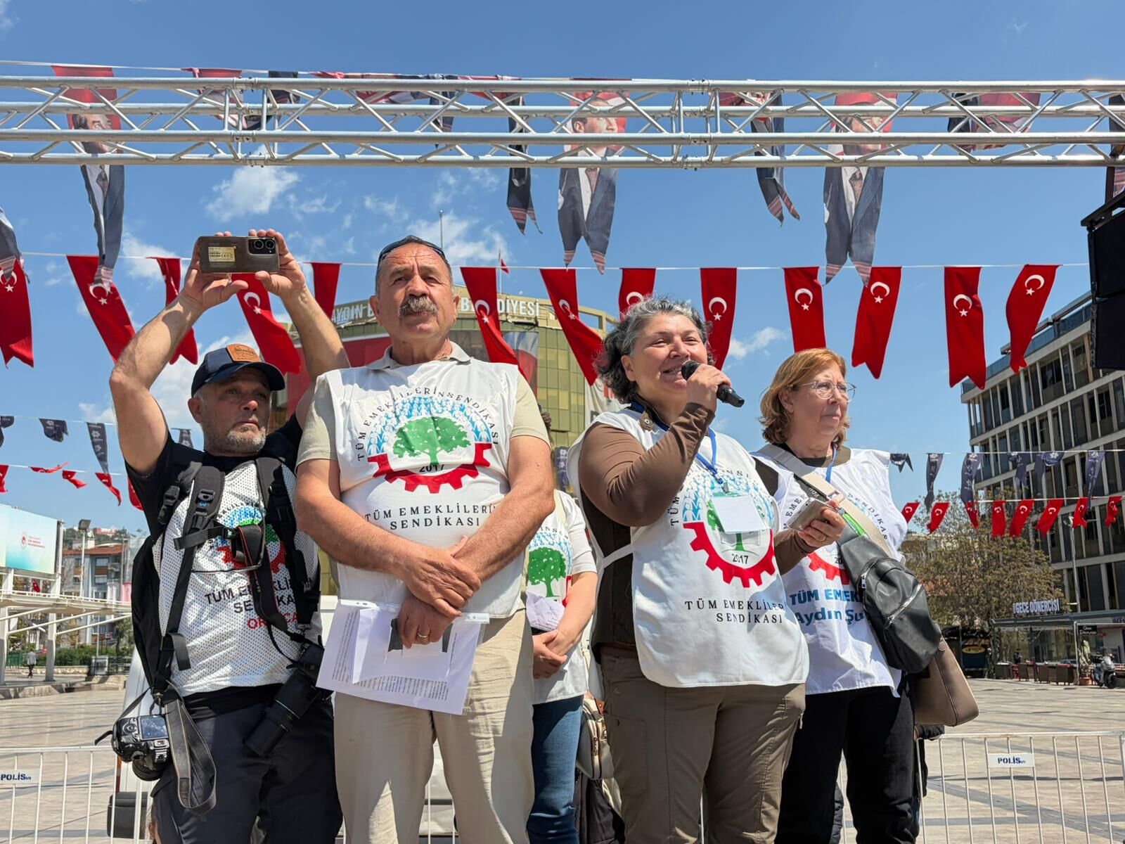 Aydın’da Emekliler Sokağa Çıktı