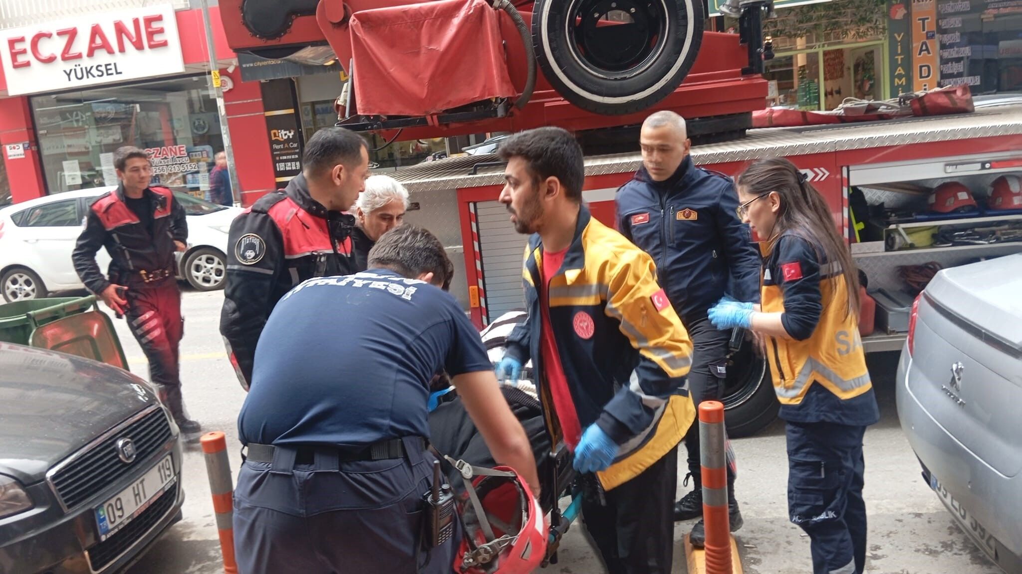 Aydın’da Kırık Ayağıyla Dört Kat Indi! İkna Çabaları Sonuçsuz Kaldı (2)