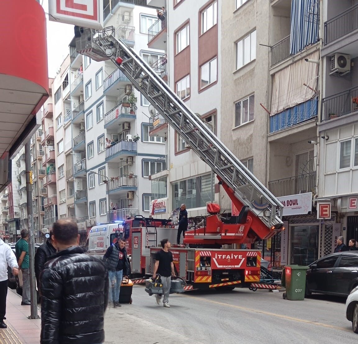 Aydın’da Kırık Ayağıyla Dört Kat Indi! İkna Çabaları Sonuçsuz Kaldı (7)