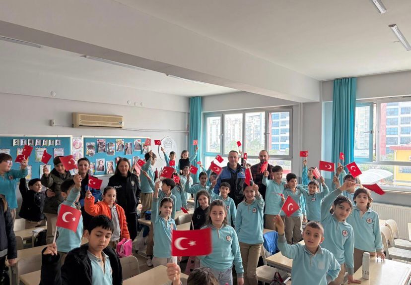 Aydın’da Polis Ekiplerinden Anlamlı Çalışma Polis Haftası’nda Minikler Bilgilendirildi (2)