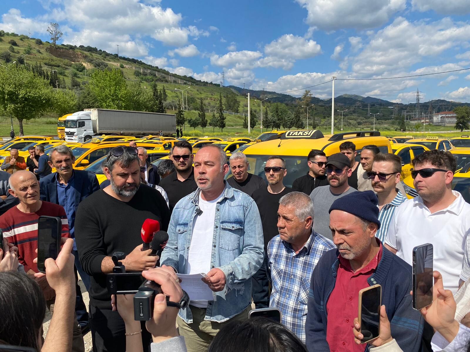 Aydın’da taksiciler ücret artışı talebiyle eylem yaptı: Muğla’daki tarifeyi Aydın’da da istediler