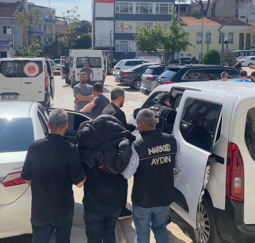 Aydın’da uyuşturucu imalathanesi deşifre oldu! Yüklü miktarda hammadde ele geçirildi! 3 tutuklama