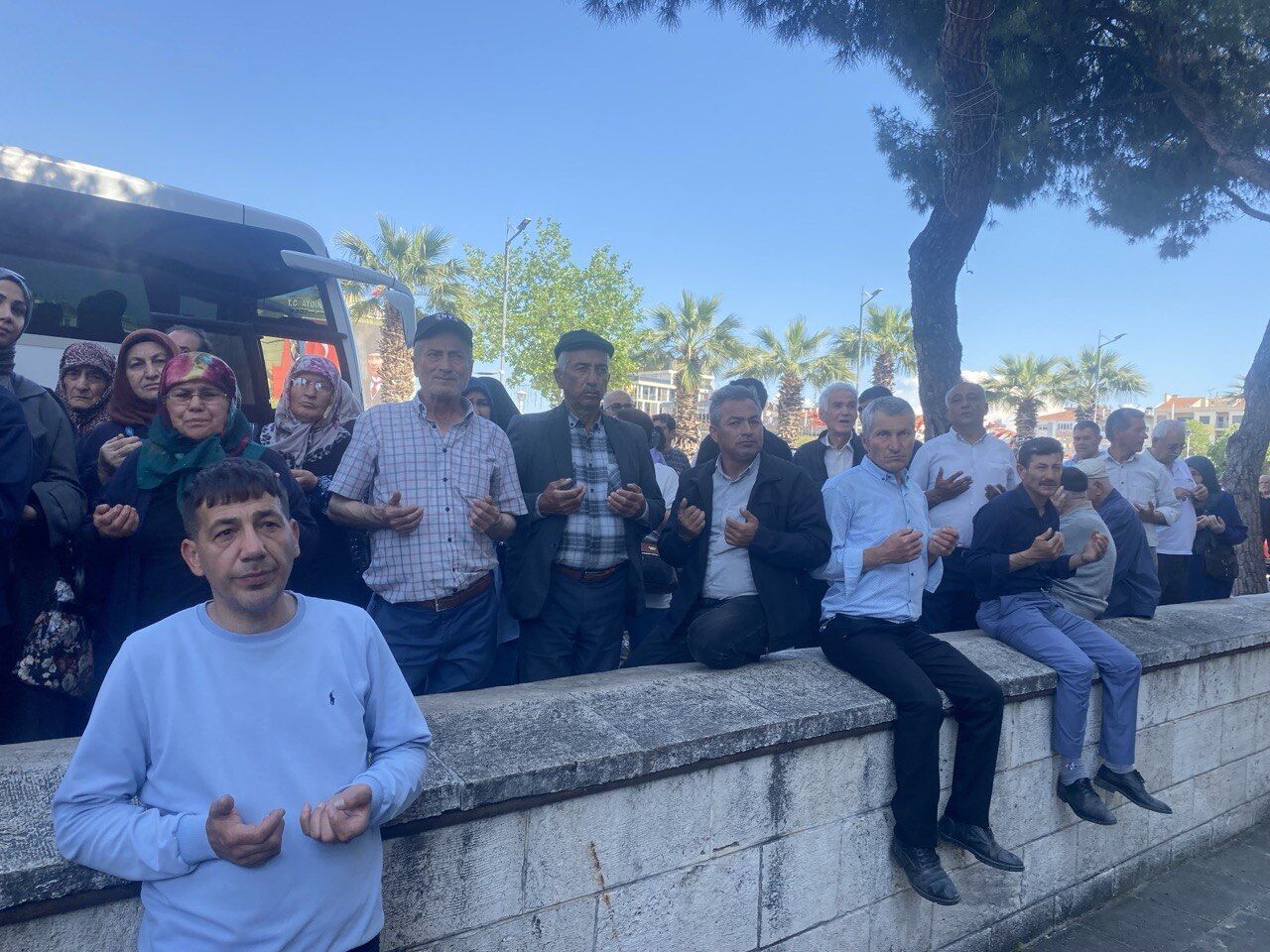 Aydın’daki Hacı Adayları Dualarla Kutsal Topraklara Uğurlandı Bey Cami’de Hüzün Ve Sevinç Bir Arada (2)