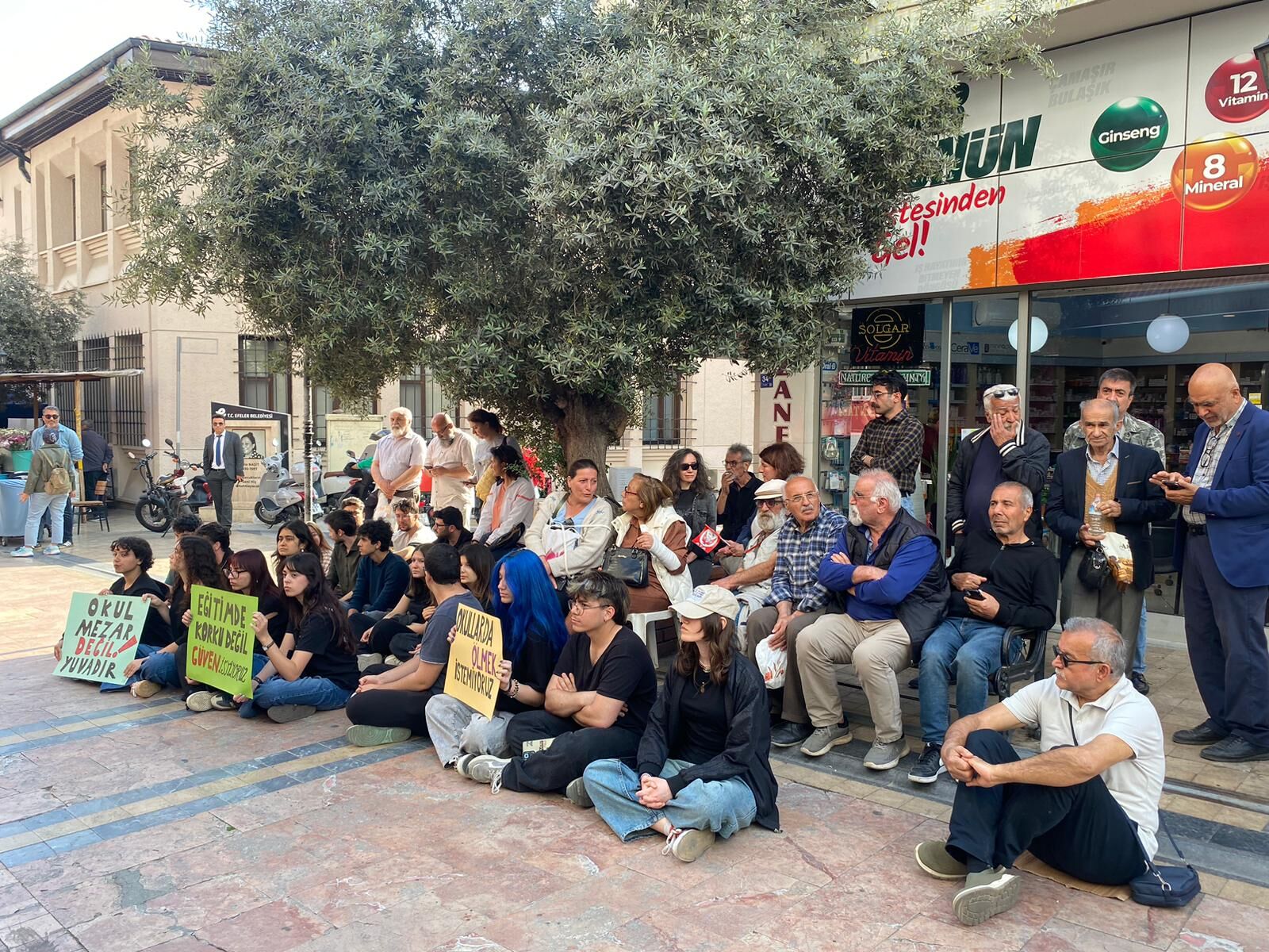 Aydın’daki öğrencilerden sessiz eylem! Şanlıurfa ve Kahramanmaraş’taki olaylara dikkat çekildi