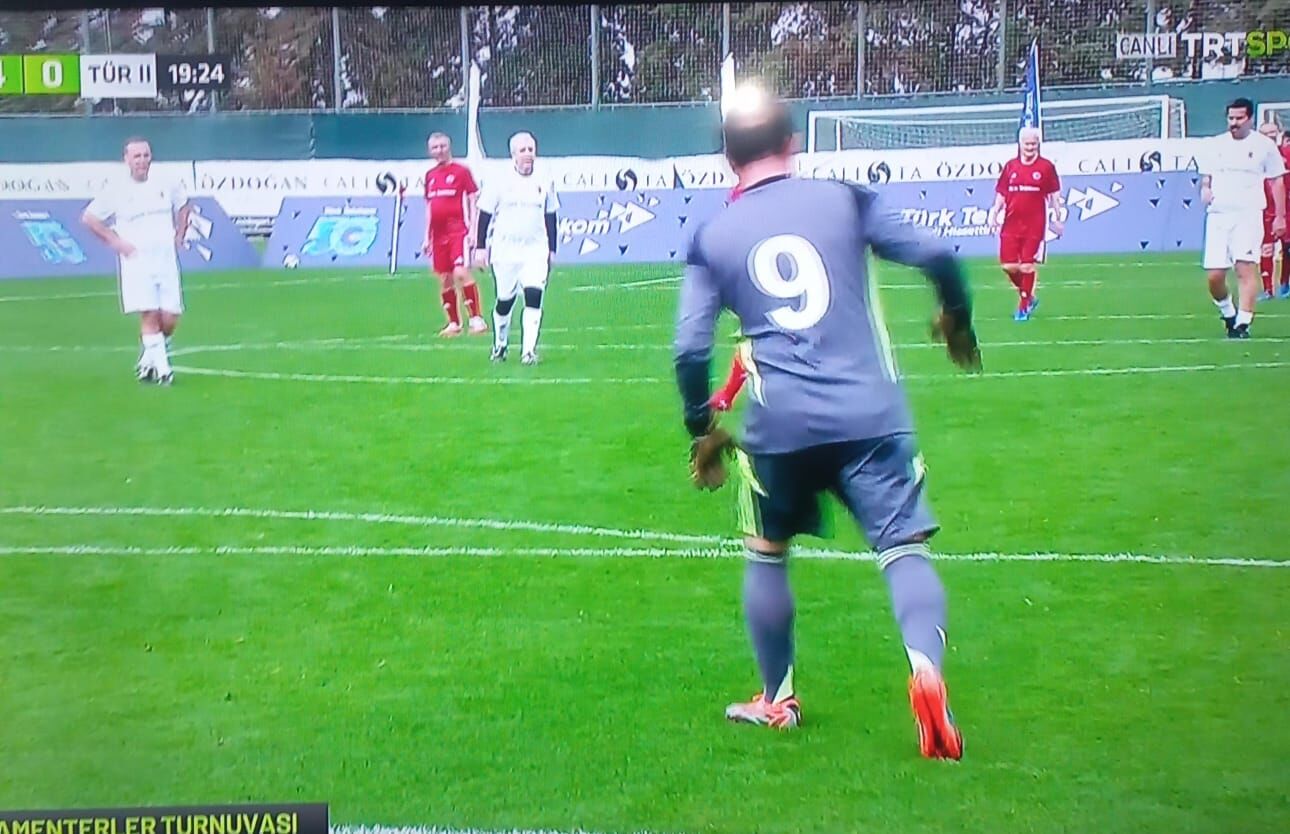 Aydınlı eski vekil ‘09’ formasıyla kaleyi korudu!