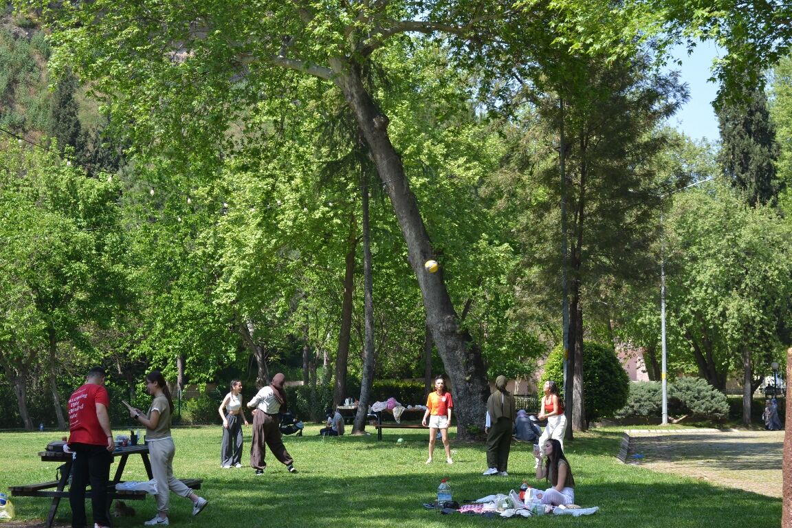 Aydınlılar piknik alanlarına akın etti