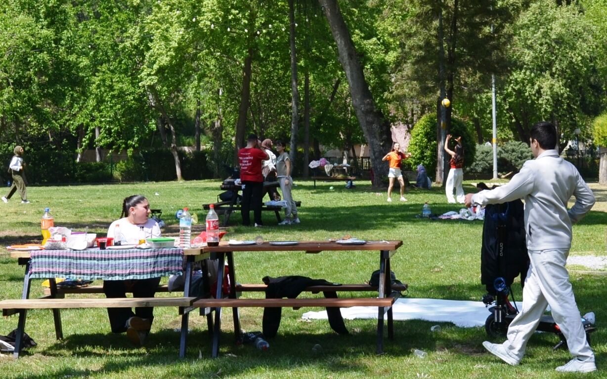 Aydınlılar piknik alanlarına akın etti