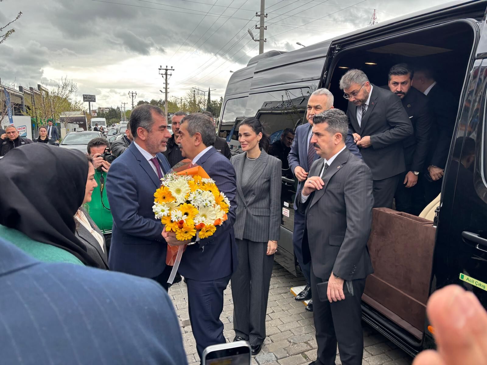 Bakan Tekin AK Parti Aydın İl Başkanlığı’nda