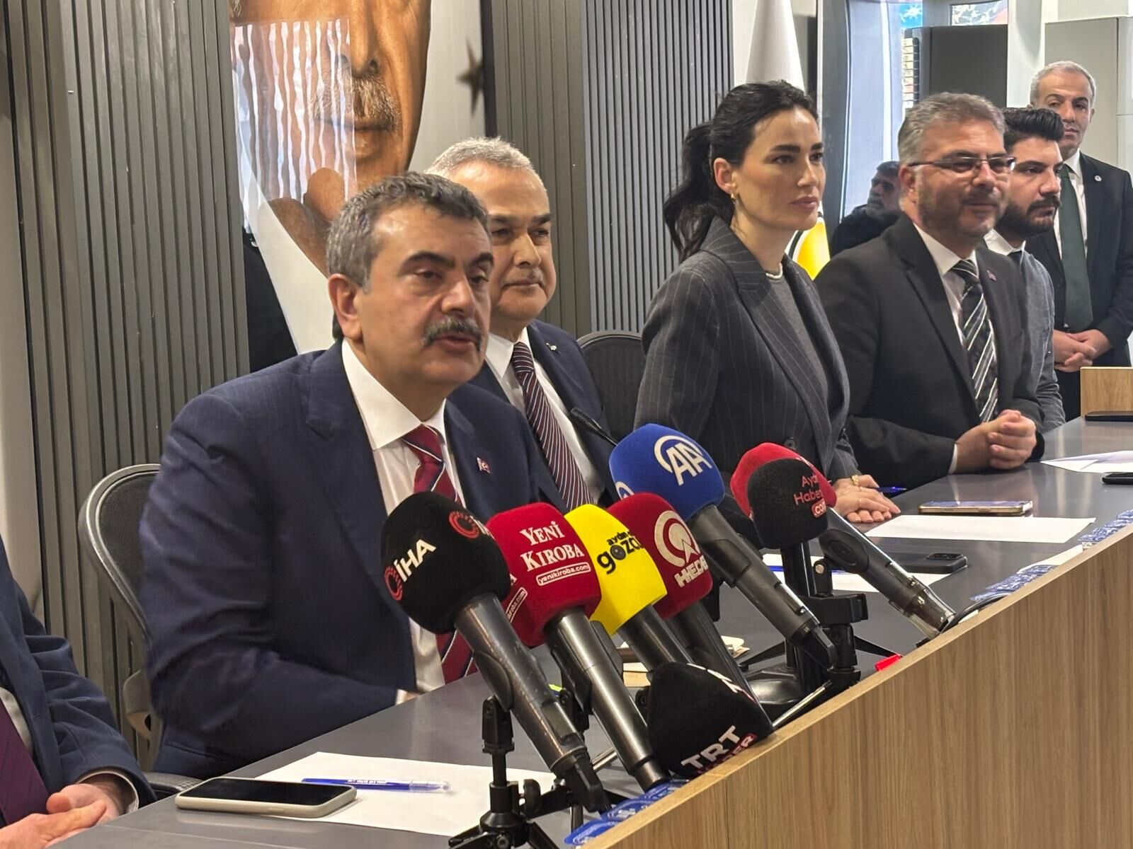 Bakan Tekin ilk adımı Aydın’da attı: Okullarda demokrasi seferberliği başladı