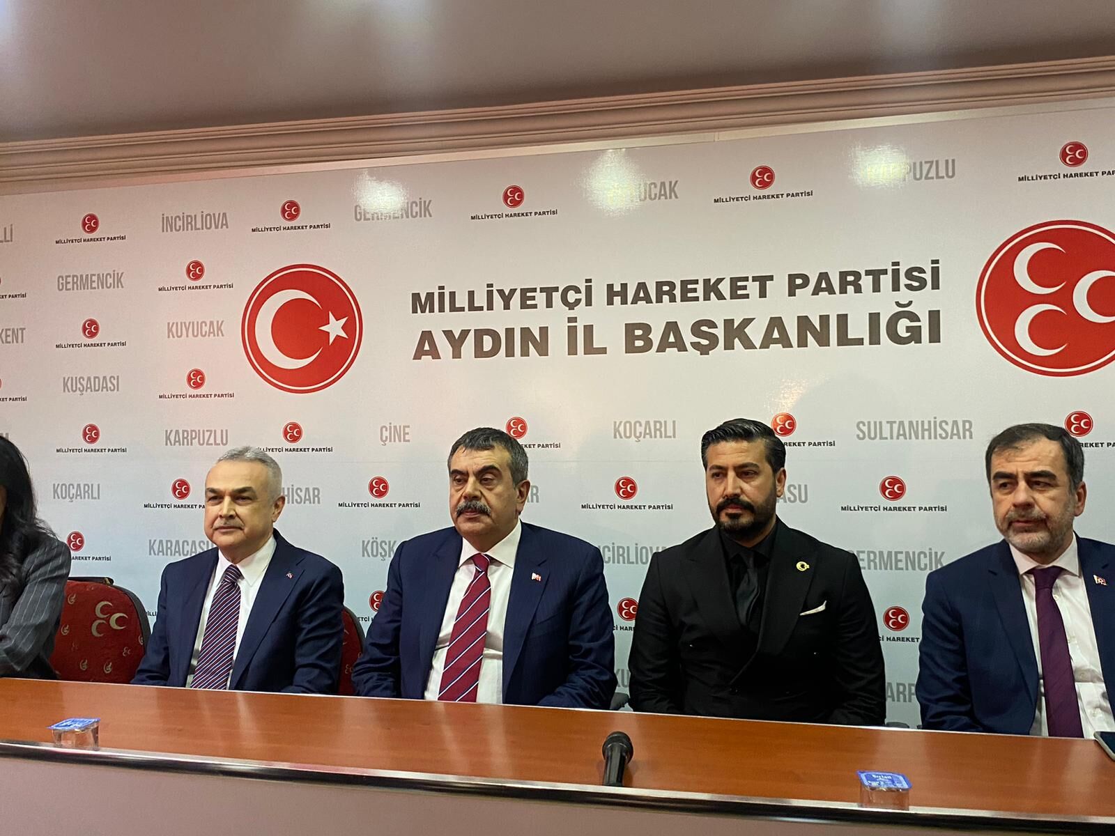 Bakan Tekin’den MHP Aydın İl Başkanlığı’na ziyaret