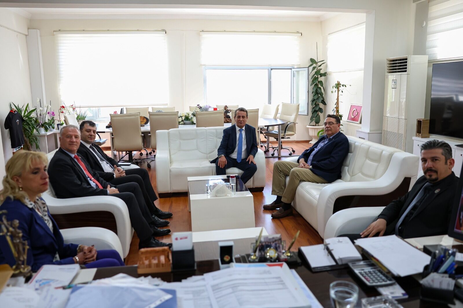 Baskan Anil Yetiskin Yanki Bagcioglunu Agirladi Internet 656353 11Ec21