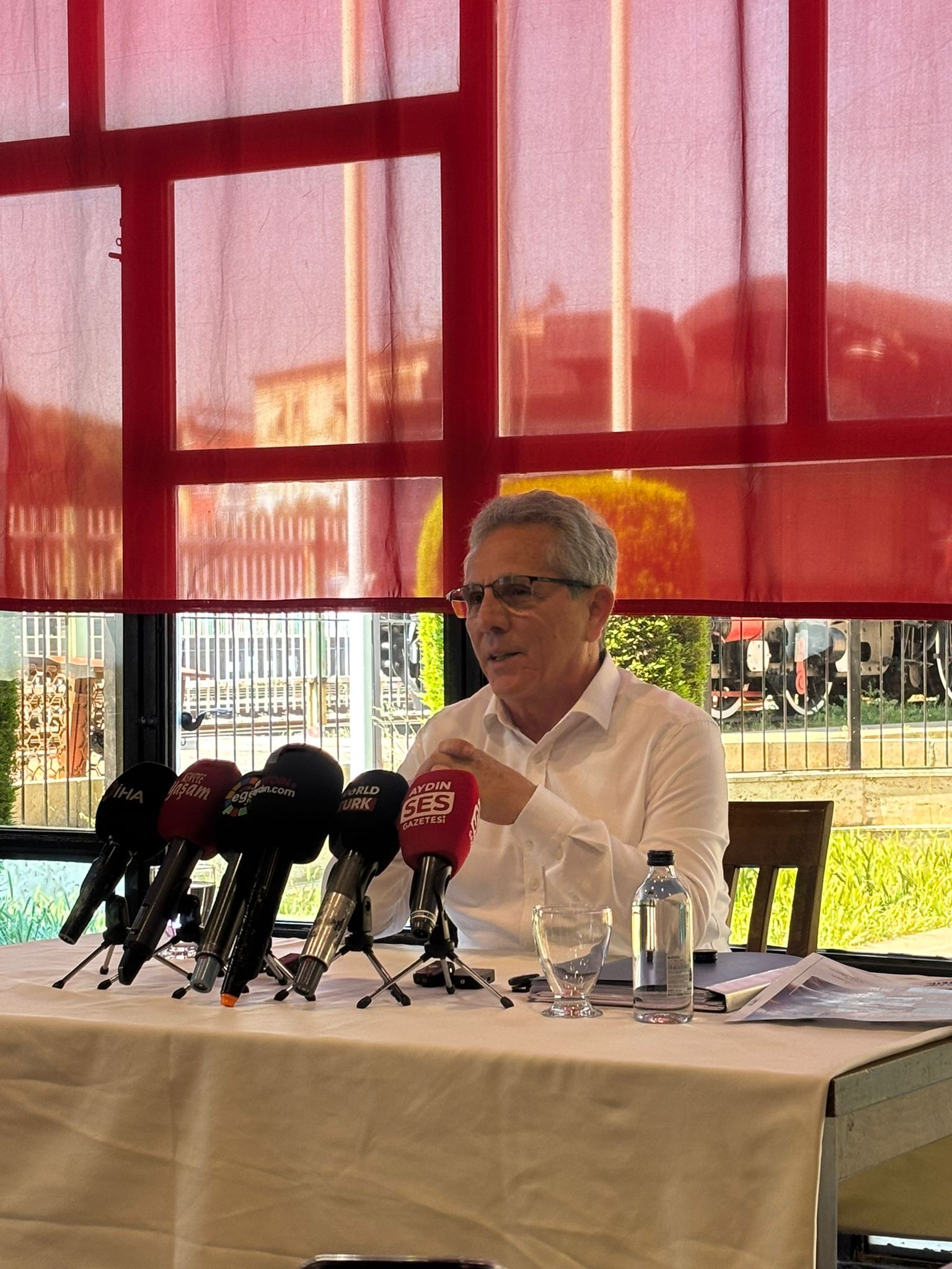 Başkan Tetik’ten Büyükşehir’e ilaçlama çıkışı: “Sokağa çıkamayacak hale geleceğiz”