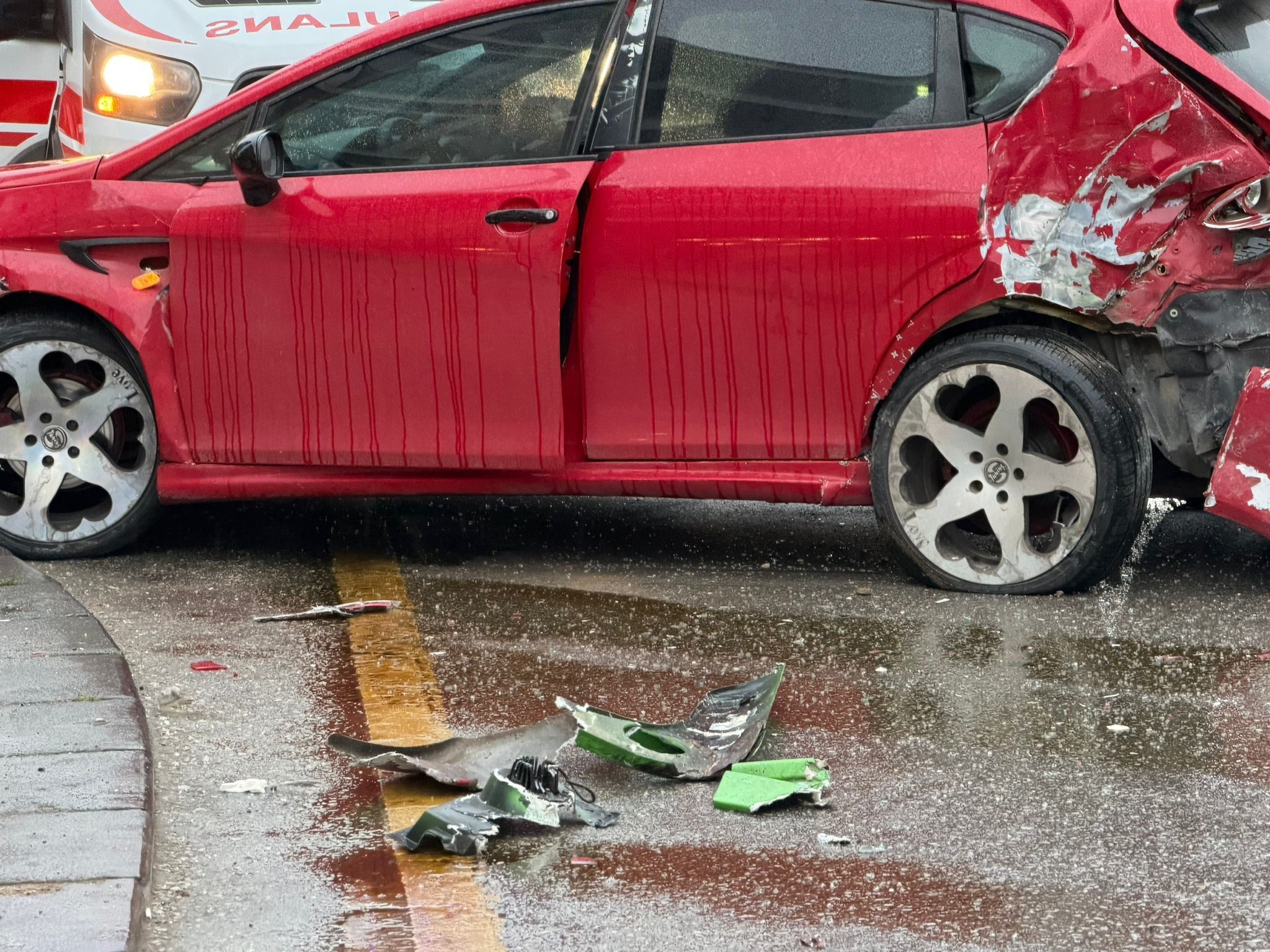 Belediye Otobüsü Kazaya Karıştı! 4 Yaralı (5)