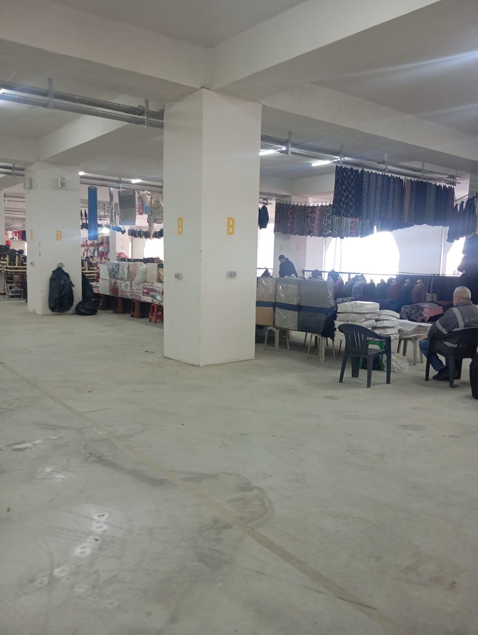 Buharkent’te pazar esnafı kaderine terk edildi: Fahiş yer ücretleri esnafı bezdirdi!