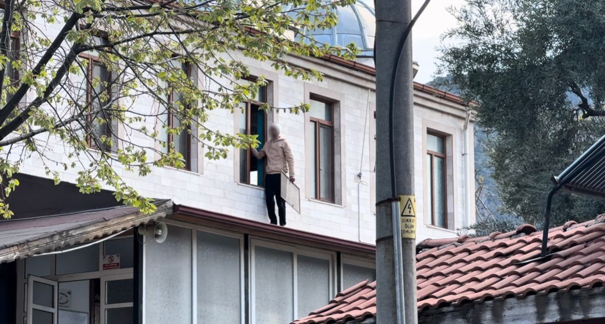 Camide Korku Dolu Anlar! Polis Saatlerce Uğraştı