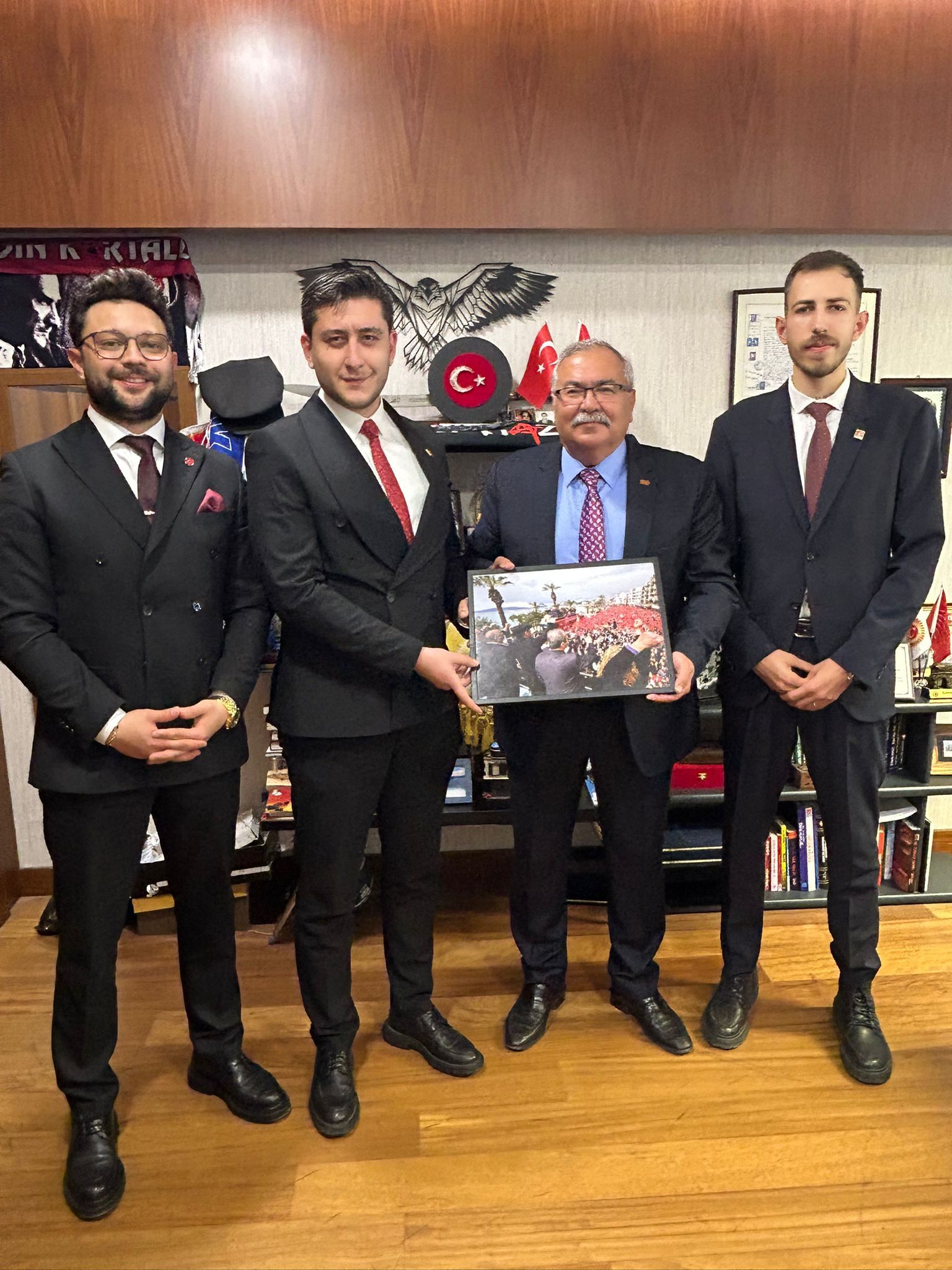 Chp Aydın Gençlik Kolları’ndan Ankara Çıkarması Özgür Özel’e Anlamlı Hediye (2)