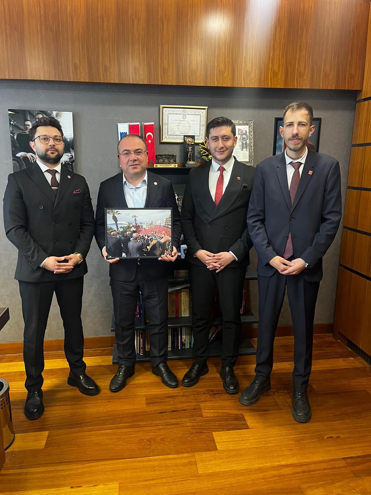 Chp Aydın Gençlik Kolları’ndan Ankara Çıkarması Özgür Özel’e Anlamlı Hediye (3)