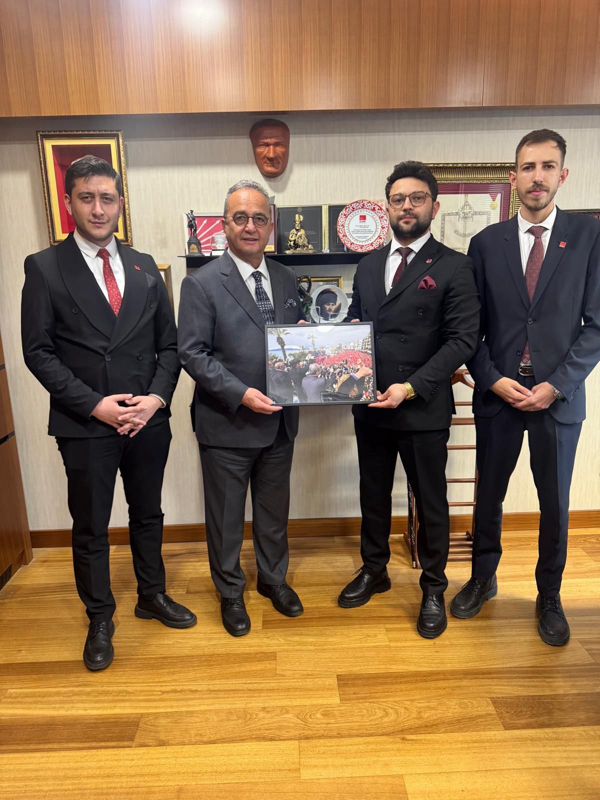 Chp Aydın Gençlik Kolları’ndan Ankara Çıkarması Özgür Özel’e Anlamlı Hediye (4)