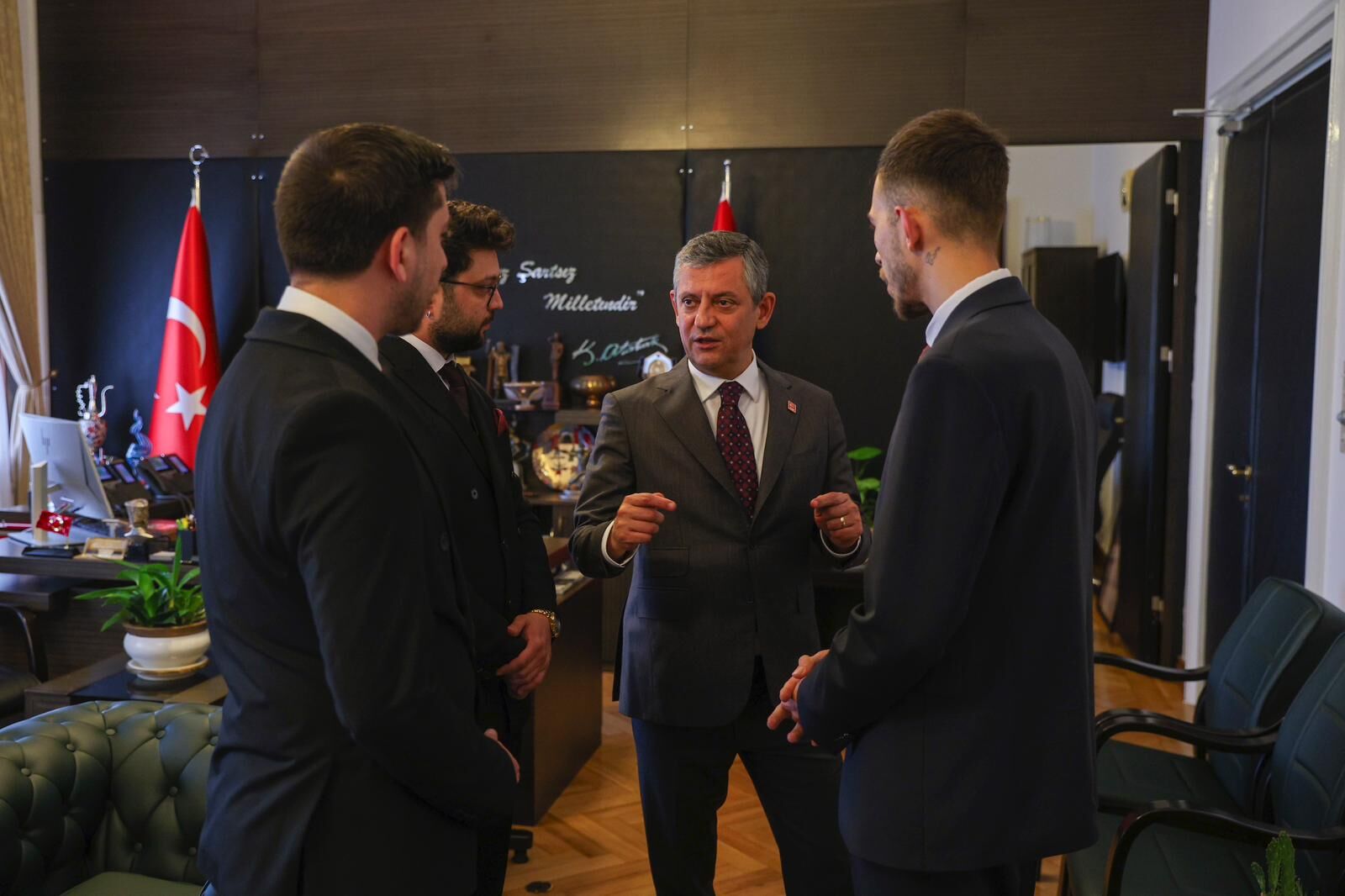 Chp Aydın Gençlik Kolları’ndan Ankara Çıkarması Özgür Özel’e Anlamlı Hediye (5)