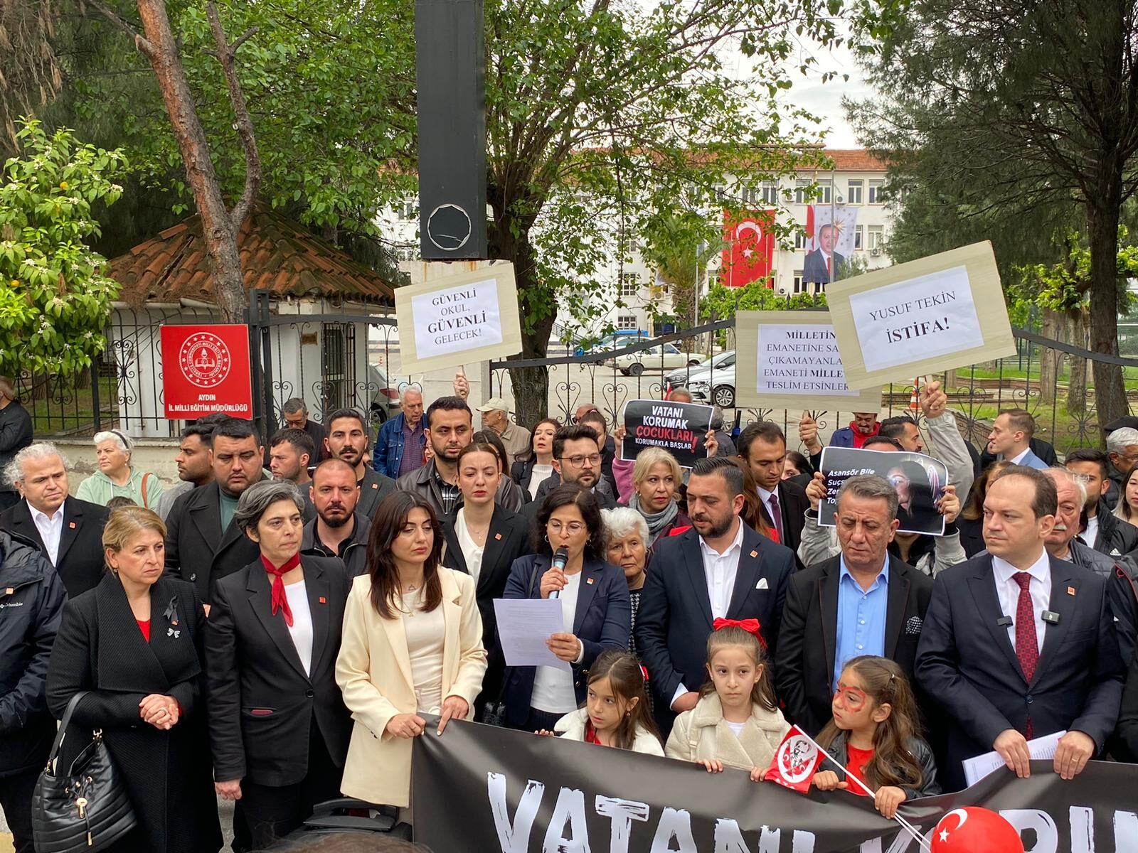 CHP Aydın’dan 23 Nisan’da sessiz yürüyüş: “Eğitim sistemi vaat değil, haktır”