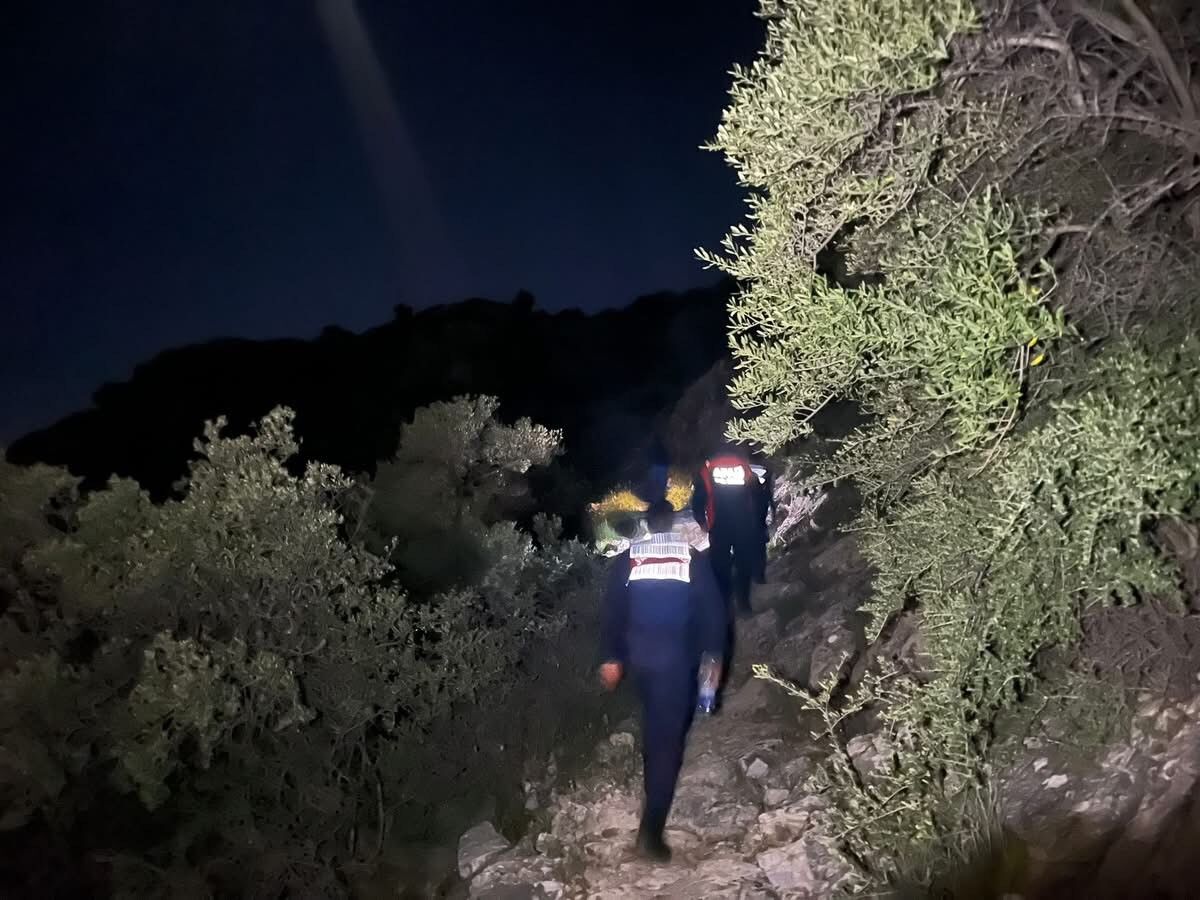 Dağda panik anları: İki çocuk mahsur kaldı
