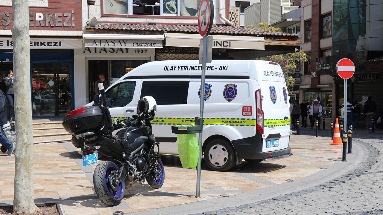 Döviz Bürosunda Silahlı Kavga! İş Yeri Sahibi Yaralandı (1)-1