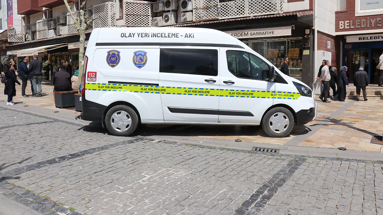 Döviz Bürosunda Silahlı Kavga! İş Yeri Sahibi Yaralandı (3)