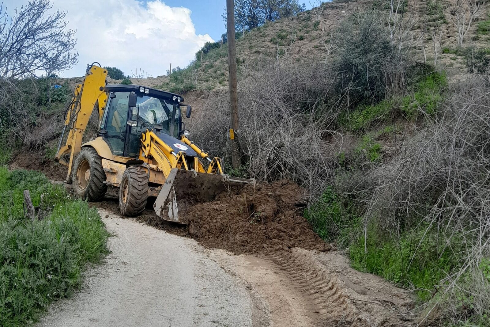 Efeler’de kapanan yollar ulaşıma açılıyor