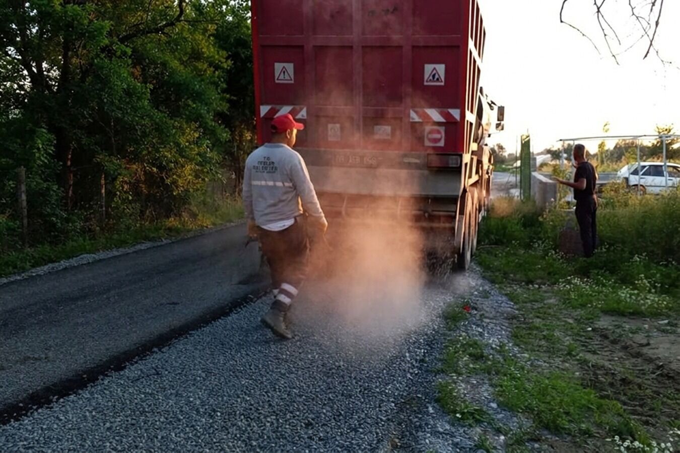 Efeler’de yol seferberliği: Gölhisar ve Umurlu’da yol konforu ve güvenliği arttı 