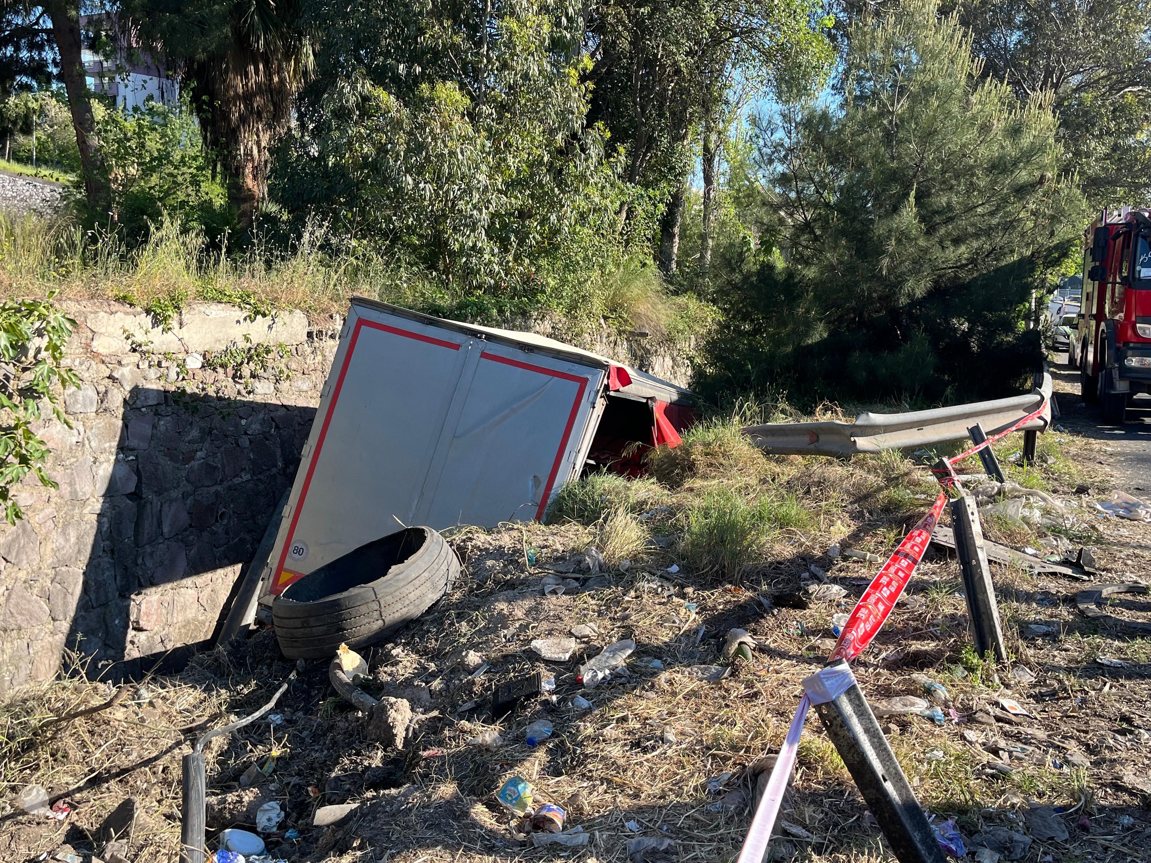 Freni Patlayan Tır 6 Araca Çarptı! Ölü Ve Yaralılar Var (13)