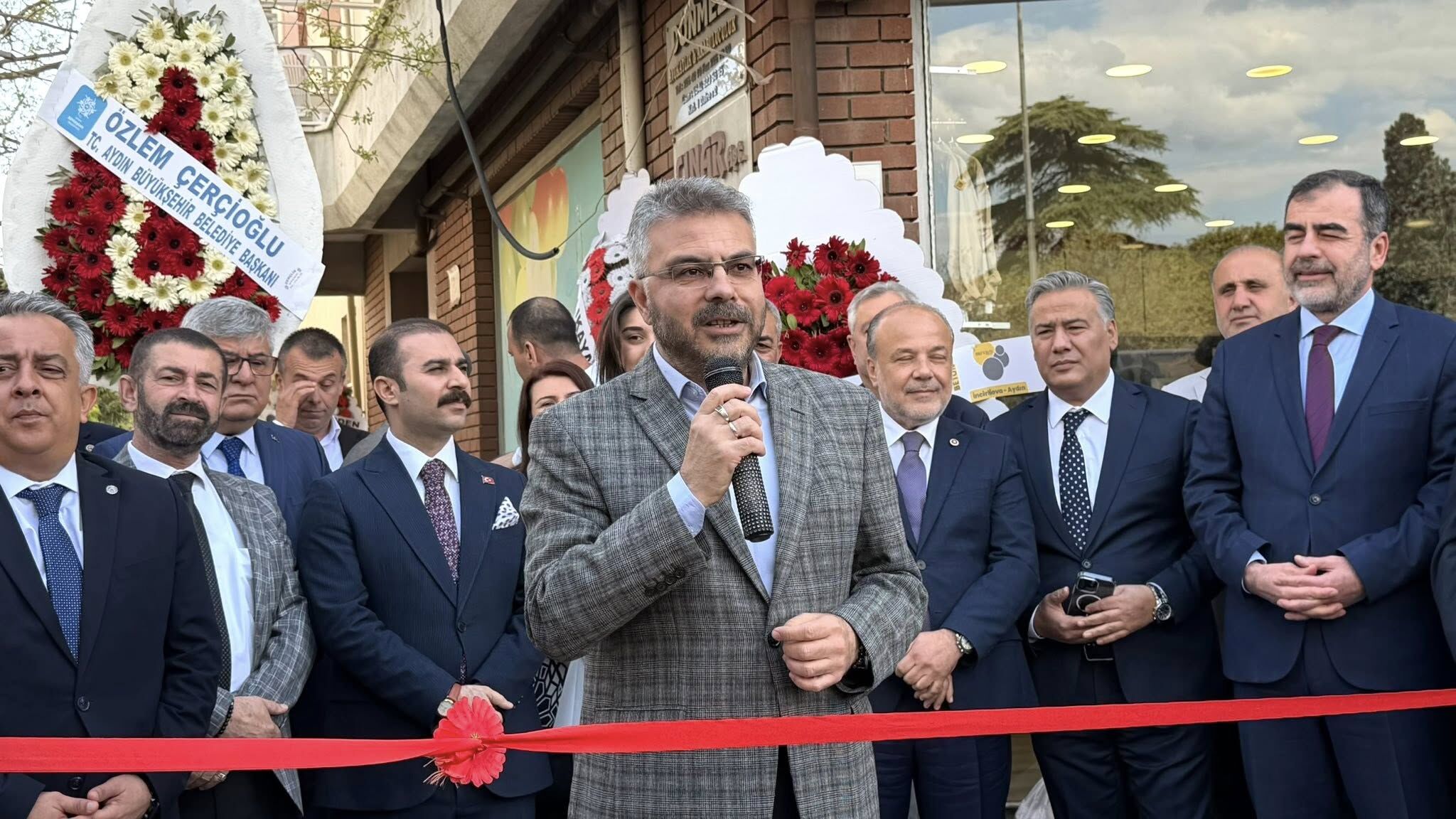 Genc Avukat Burosunu Acti 653920 1Fbdc637Cedf338F53A3D918F3Efd81D