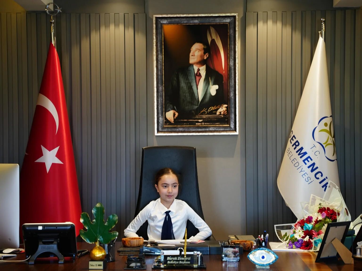 Germencik’te Çocuk Başkanın Talimatına Jet Hızıyla Çözümokul Kapısında Onarım Çalışmaları Başladı (3)